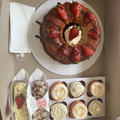 Choco Flan & Cup Cake Birthday Box