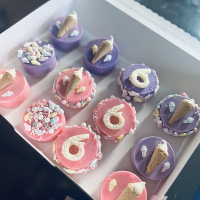 12 Chocolate Covered Oreos 