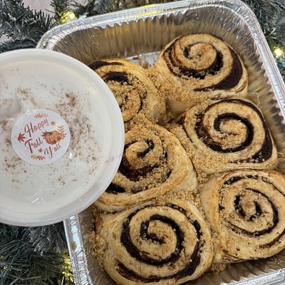 VALENTINE’S: Cinnamon Roll Pan