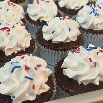 Simple Mini Cupcakes (12 servings)