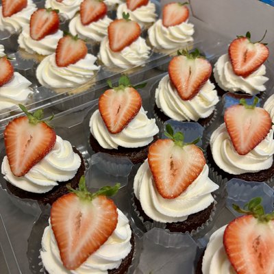 Tres Leches Cupcakes 