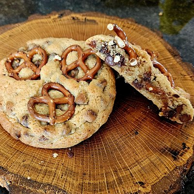 Salted Caramel Pretzel Cookies (6ct)