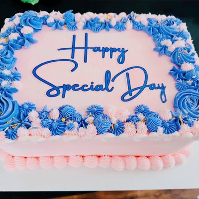 Signature Celebration 1/2 Sheet Cake