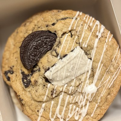 Milk and cookie 