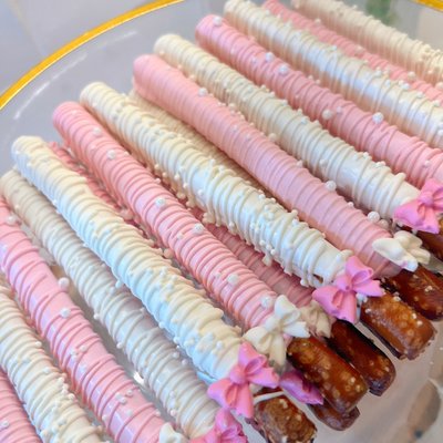 Chocolate Dipped Pretzels 
