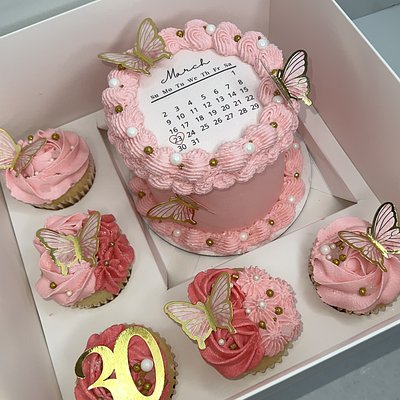 Bento Box with 5 Cupcakes