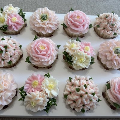 1 Dozen FLORAL Cupcakes with Buttercream Frosting (Vanilla, Lemon Or Chocolate)