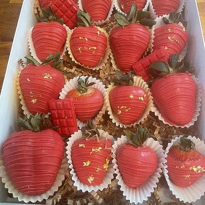 Dozen Chocolate-dipped berries 