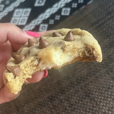 Cheesecake Chocolate Chip Cookies 1/2 Dozen