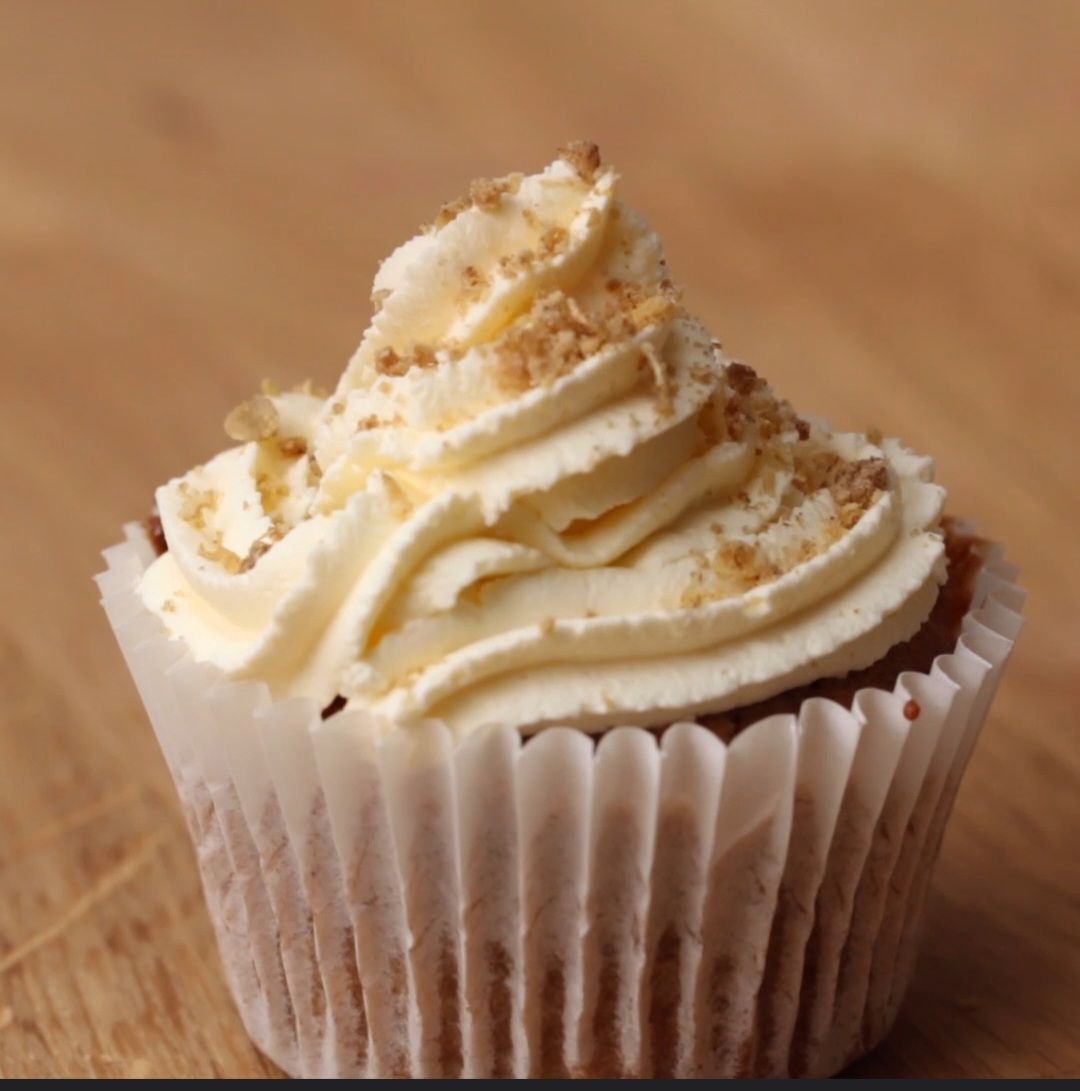 Apple Crumble Cupcakes ( 12 Count ) 