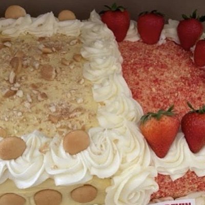 Banana Pudding / Strawberry Crunch Cake 