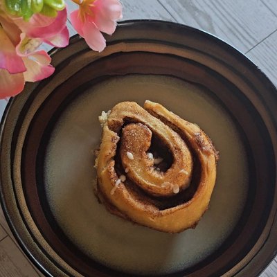 Sourdough Cinnamon Rolls Single