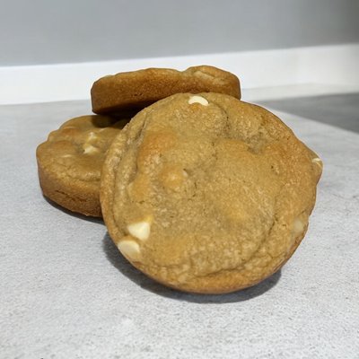 (6) - 4oz White Chocolate Macadamia Nut Cookies