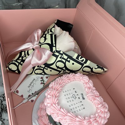 Mini Cake & Bloom Box 