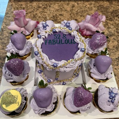Standard Large Bento Box Mini Cake With 12 Cupcakes 