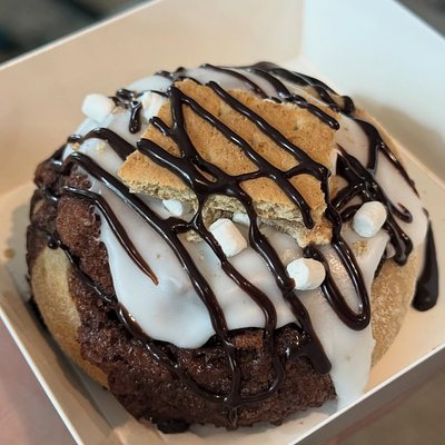 S’mores Cinnamon Rolls (2 Rolls)