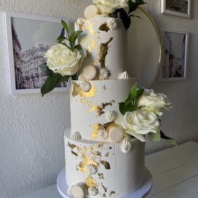 Three Tier Medium (serves 80)