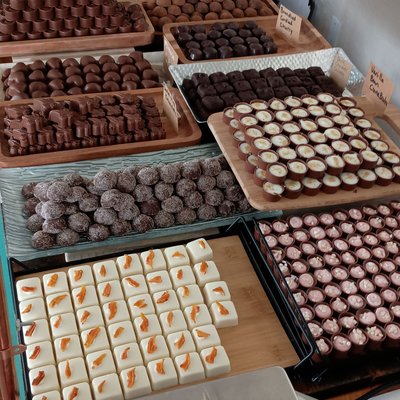 8 PC Chocolate Box 