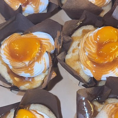 Peachy Keen Cobbler Cupcakes