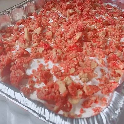 Strawberry Crunch Cake 