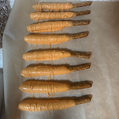 chocolate covered pretzels 