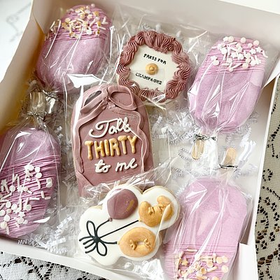 Celebration Box! (4 cakesicles 3 decorative Sugar Cookies)