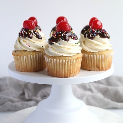 Banana Split Cupcakes 