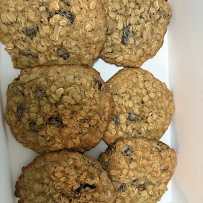 oatmeal raisin cookie