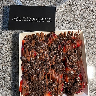 Chopped Strawberries Tray ( Oreo + Nutella )