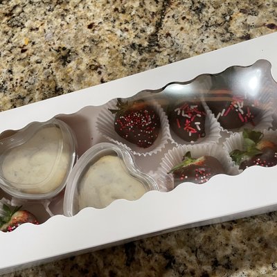Chocolate covered 🍓 strawberries 