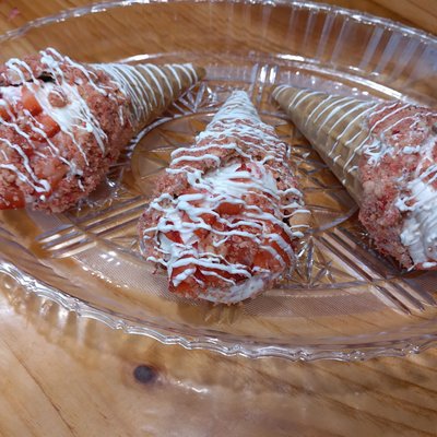 Strawberry Waffle Cones 