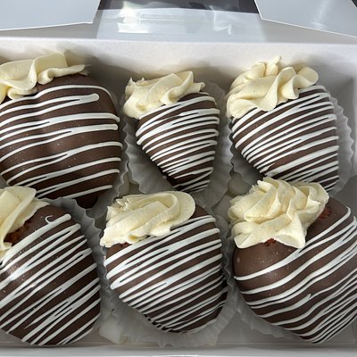 Cheesecake Chocolate Covered Strawberries Dozen
