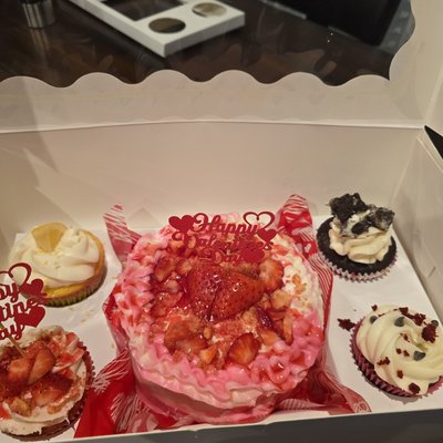Bento Box (Cake ,Cupcakes 2,3,4,5,)