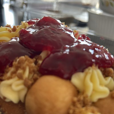 Munchkins Dozen (Strawberry Cheesecake)