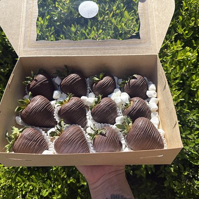 Classic Drizzle Chocolate Covered Strawberries - Dozen