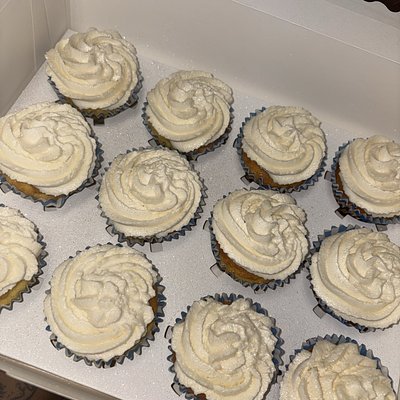 Traditional Vanilla Cupcakes