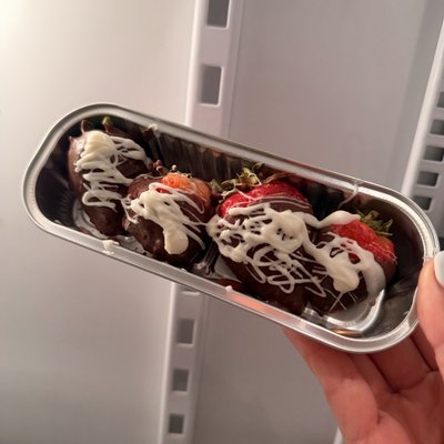 Chocolate Covered Strawberries (dozen)
