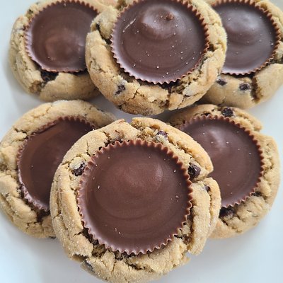 6 Reeses Cup Cookie