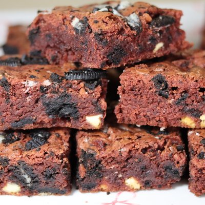 Red Velvet Brownies 