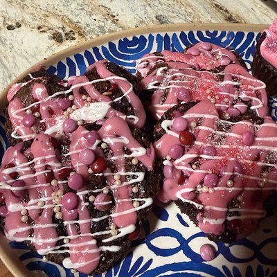 valentine's day feature - 6ct decorated brownies 