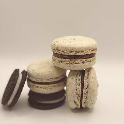 Cookies & Cream Macarons