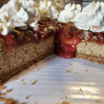 8" Strawberry Pecan Praline Cheesecake 