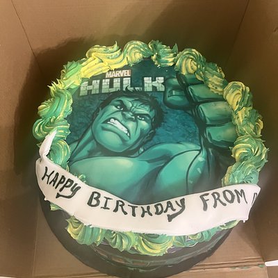 Incredible Hulk cake