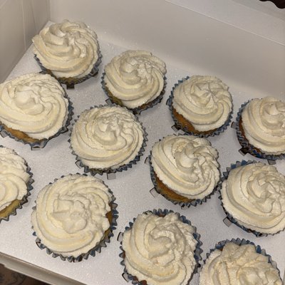 Traditional Vanilla Cupcakes
