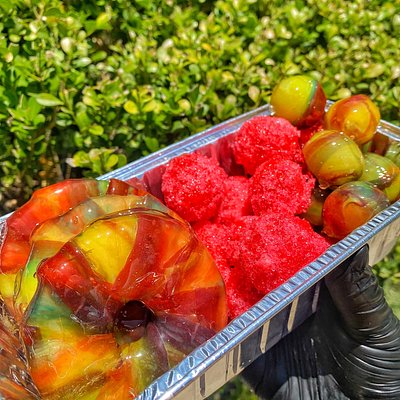 PINEAPPLES & GRAPES