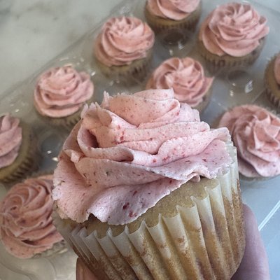 •Strawberry Cupcakes•
