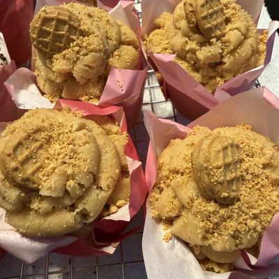 Six Nutter Butter Cupcakes 