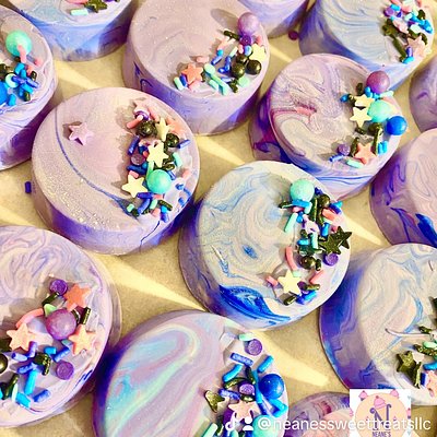 Chocolate Oreos/Sandwich Biscoff