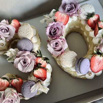 10” 2 Layer, Single Number|Letter Cakes (10-15 Servings)