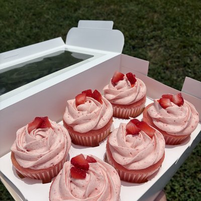 Strawberry Delight Cupcakes 